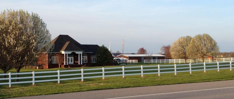 3 Rail White Vinyl Fence